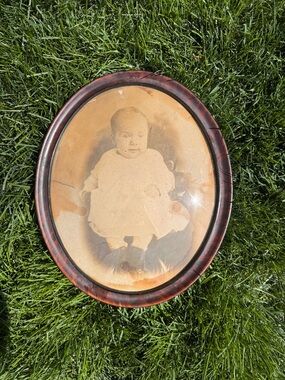 Antique Convex Bubble Glass Baby Portrait Oval Frame Vernie Noel 1923